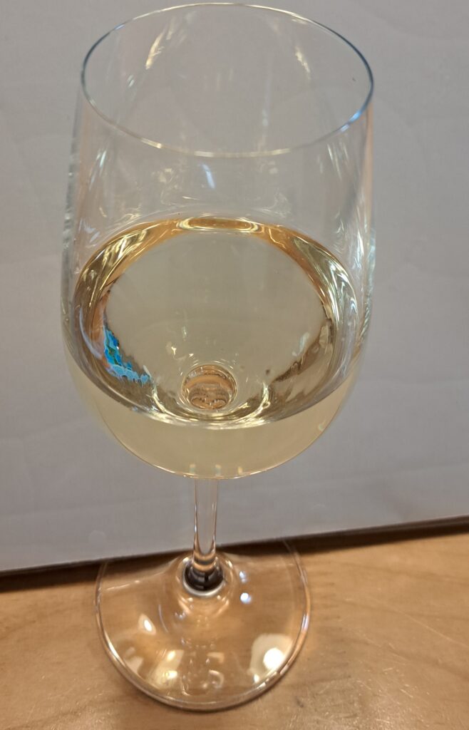 グラスに入れたワインの外観