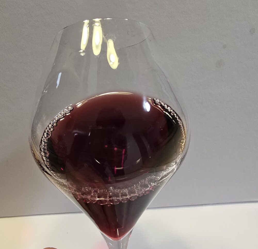 アギオルギティコのワインの外観写真です。